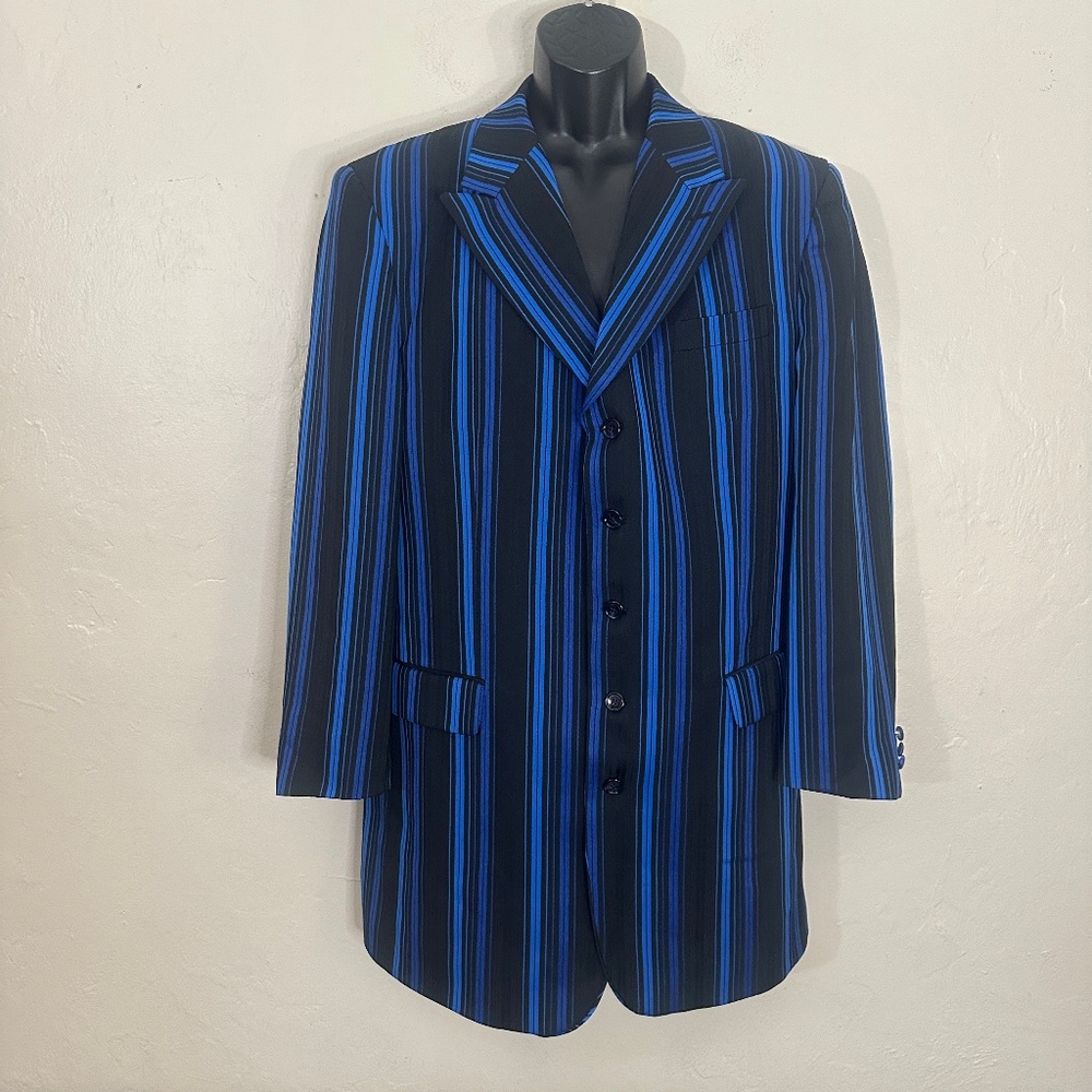 Vitaliano Striped Blazer 44R Gently worn 5 button Side vents 100% polyester